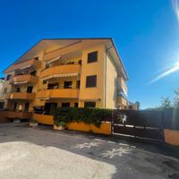 Appartamento 100 mq, 4 vani con box auto