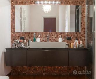 Mobili da bagno laccato con vasca in ceramica