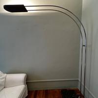 Lampada da terra ad arco “Gesto”, Bruno Gecchelin