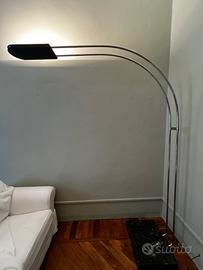 Lampada da terra ad arco “Gesto”, Bruno Gecchelin