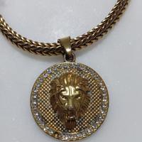 collana dorata con ciondolo "Leone" 