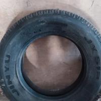 GOMME 245/70 R19.5