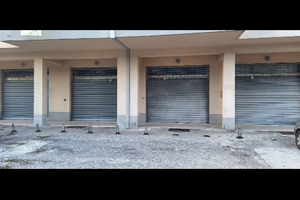 Locale mq. 80 +80 = 160mq. con pargheggio priva