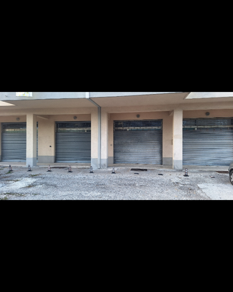 Locale mq. 80 con pargheggio privato