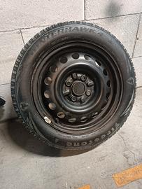 cerchi con gomme invernali 165/65/14 