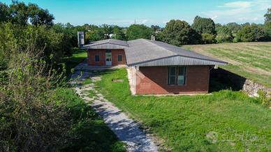 CAPANNONE A PIZZIGHETTONE