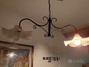 Lampadario a due luci, ferro e vetro