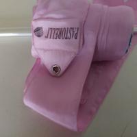 L'attrezzi per ginnastica ritmica.