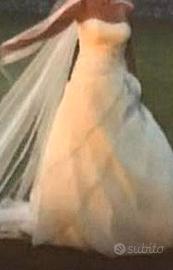 Abito da sposa completo  di velo lungo con strass