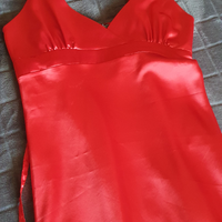 Vestito bretelle elegante con bottoni gioiello