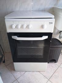 cucina a gas marca Beko CSG 42001