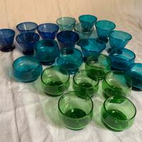 Set vintage bicchieri in vetro soffiato colorato