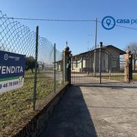 BIFAMILIARE con ampio scoperto e locali accessori