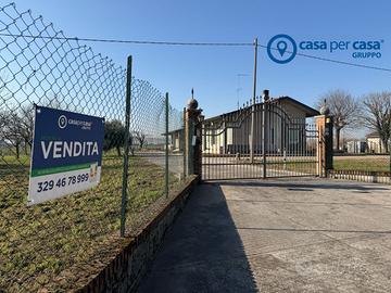 BIFAMILIARE con ampio scoperto e locali accessori