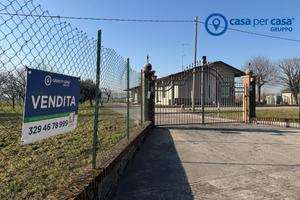 BIFAMILIARE con ampio scoperto e locali accessori