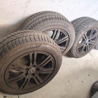 4 pneumatici con cerchi in lega