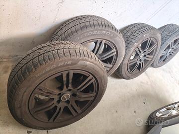 4 pneumatici con cerchi in lega