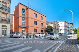 Appartamento di 110 m² con 4 locali e box auto a A