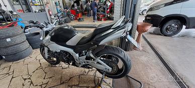 Suzuki gsr 600