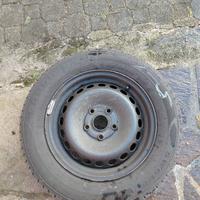 vw golf 7 2 gomme da neve e 4 cerchi in ferro