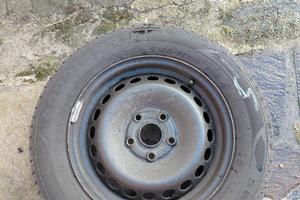 vw golf 7 2 gomme da neve e 4 cerchi in ferro