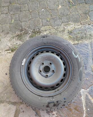 vw golf 7 2 gomme da neve e 4 cerchi in ferro