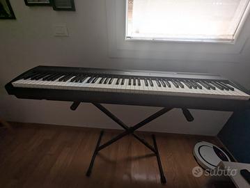 Pianoforte yamaha p-85 e supporto