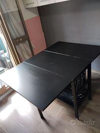 Tavolo Ikea chiudibile con porta sedie + 4 sedie