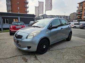 TOYOTA Yaris 1.0 5 porte