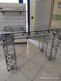 tavolo su ruote per negozio composto da cubi