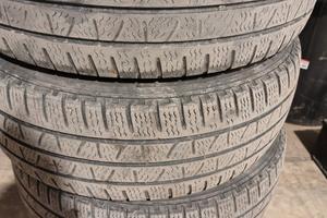 Gomme 215 60 16c
