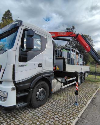 Iveco Stralis cassone fisso+ GRU FASSI 135AC 24