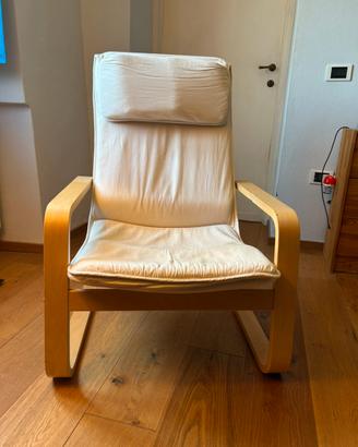 Poltrona IKEA POÄNG in betulla con cuscino