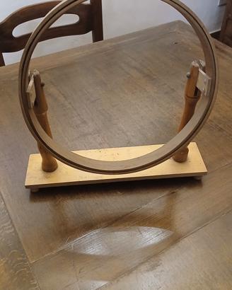 Antico telaio da ricamo in legno con supporto da t
