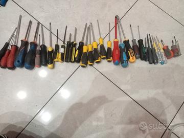 34 giraviti di tutte le misure e tagli. 