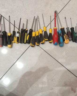 34 giraviti di tutte le misure e tagli. 