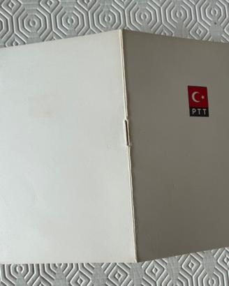Cartoncino con quattro francobolli turchi
