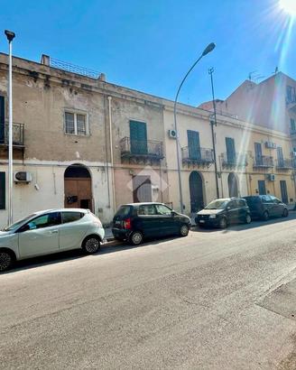 3 LOCALI A PALERMO