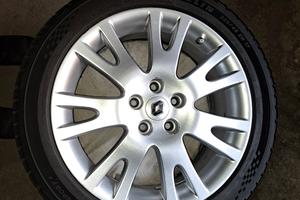 cerchi in lega da 17"compresi di gomme michelin .