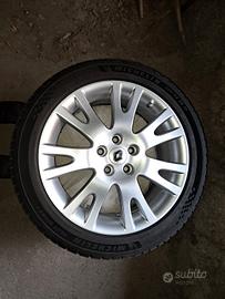 cerchi in lega da 17"compresi di gomme michelin .