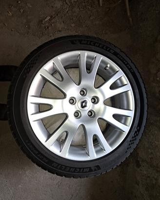 cerchi in lega da 17"compresi di gomme michelin .