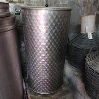 Materiale da piccola cantina vinicola