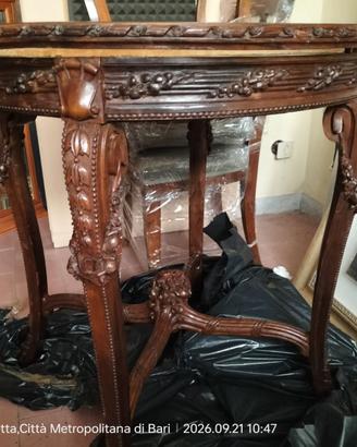 Tavolino antico rotondo in legno intagliato i