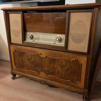 Mobile vintage con radio Saba