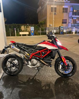 Hypermotard 950