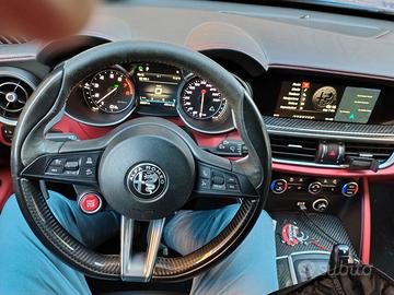 Stupenda Alfa Romeo Stelvio Quadrifoglio Verde