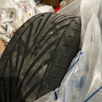 Tre pneumatici usati Toyo T1R 225 45 r17