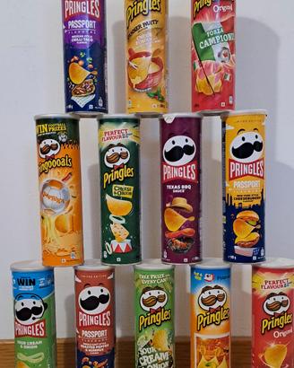 Contenitori Pringles vuoti.