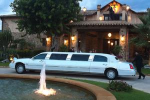 ford lincoln tow car limousine