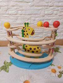 Gioco per bambini con due biglie